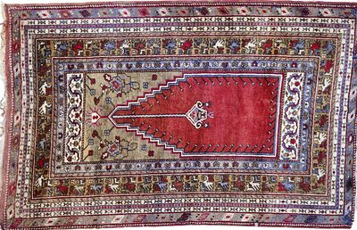 שטיח תפילה קווקזי "אקסטפה", צמר בעבודת-יד, חור קטן, 200X133 ס"מ. 
פריט שביר או בגודל ו/או במשקל 