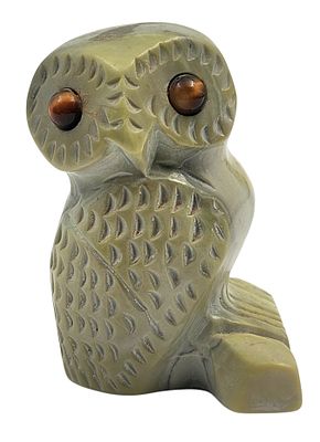 ינשוף, פסל אפריקני מפוסל באבן ירקן אפריקנית (ג'ייד חמאה), עיניים מעין הנמר, תיקון קל, גובה 7 ס"מ