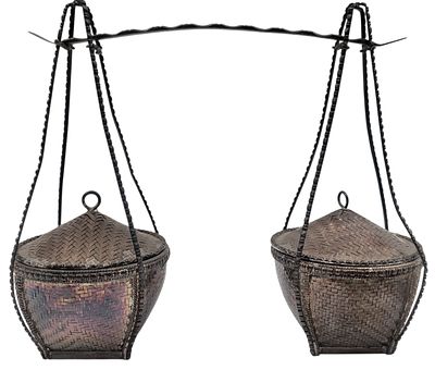 מלחיה ופלפליה כסף גבוה (נבדק) מעוצבים כזוג סלים אסיאתים קלועים, אורך 13 סמ, גובה 12 ס"מ, משקל 