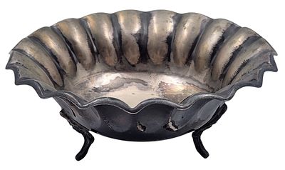 קערית כסף 800 על שלושה רגליות, חתומה, קוטר 11.5 ס"מ, משקל 64 גרם