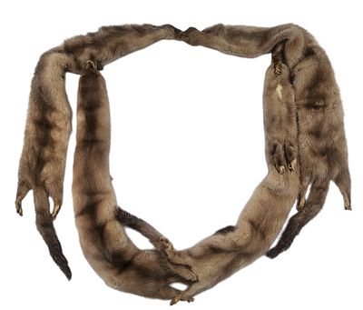 צעיף מ 4 מינקים (חורפנים) שלמים ואיכותים