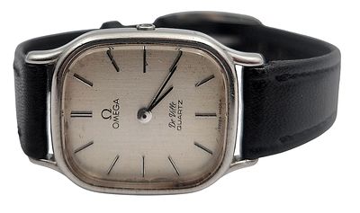 שעון יד OMEGA DE VILLE, שוויץ, קוורץ, קוטר 20 מ"מ. 
"בית המכירות אינו מתחייב לתקינות של שעונים 