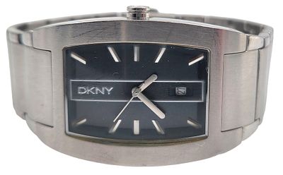 שעון יד DKNY, במצב עבודה, קוטר 30 מ"מ. 
"בית המכירות אינו מתחייב לתקינות של שעונים ופריטים 