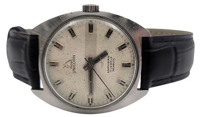 שעון יד UNICORN שוויץ, מכני, במצב עבודה, קוטר 35 מ"מ. 
"בית המכירות אינו מתחייב לתקינות של 