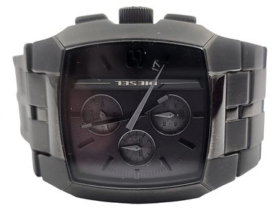 שעון יד DIESEL קוורץ, במצב עבודה, בקופסה המקורית, קוטר 40 מ"מ. 
"בית המכירות אינו מתחייב 