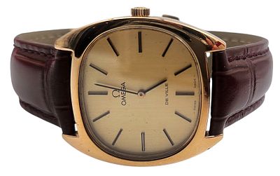 שעון יד OMEGA שוויץ, דגם DE VILLE מכני, במצב עבודה, בקופסה המקורית, קוטר 33 מ"מ. 
"בית המכירות 