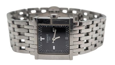 שעון יד TISSOT שוויץ, דגם SIX, במצב עבודה, קוטר 30 מ"מ. 
"בית המכירות אינו מתחייב לתקינות של 