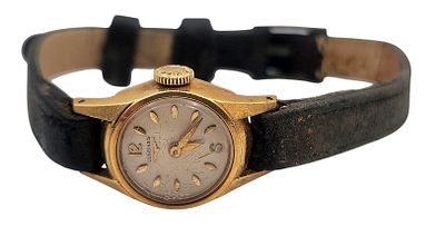 שעון יד LONGINES שוויץ, זהב 18K, קוטר 15 מ"מ. 
"בית המכירות אינו מתחייב לתקינות של שעונים 
