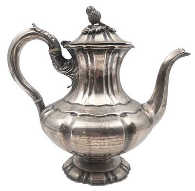 קנקן גדול כסף סטרלינג ויקטוריאני עתיק, לונדון 1832, חתום, נושא חריטה מ 1832, גובה 24 ס"מ, משקל 