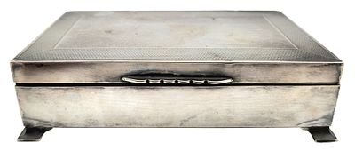 קופסת כסף סטרלינג אנגליה ברמינגהם 1959, מעוטרת חריטה בדוגמת "גיושה" (Guilloche), חיפוי עץ פנימי 