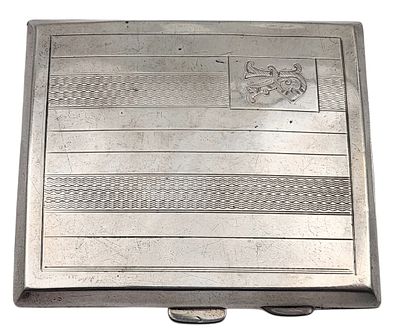 קופסת סיגריות כסף סטרלינג בירמינגהם אנגליה 1923, מעוטרת חריטה נושאת את האות "R" חתומה, 9X8X2.5 