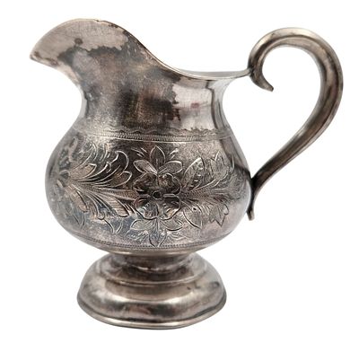 קנקן חלב, כסף 84 (טוהר 87.5%) רוסיה 1891, מעוטר חריטה עדינה של פרחים ומונוגרמה, חתום, דנט קל 