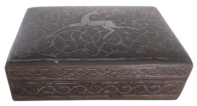 קופסת נחושת אדומה פרסית עתיקה, מעוטרת עבודת "דמשק" בכסף, חיפוי עץ פנימי, 12X8X4 ס"מ