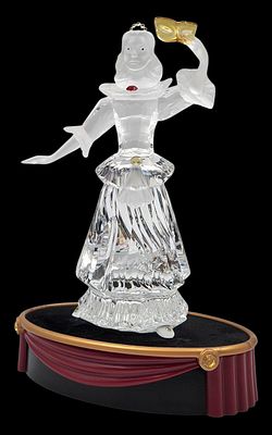 נסיכה בנשף מסיכות קריסטל "SWAROVSKI" אוסטריה, על גבי מעמד מקורי, חתום, גובה 17 ס"מ, גובה כולל 20 ס"מ