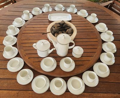 סט לקפה ותה, פורצלן "ROSENTHAL STUDIO-LINE" גרמניה, דוגמא קלאסית, מעוטרים פס כסף, 12 ספלי קפה 