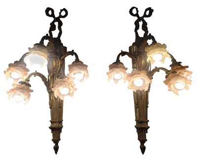 זוג מנורות קיר SCONCES אמפיר צרפתי עתיקות מפליז, חמישה קנים עם אהילי זכוכית אמנותית Pate de 