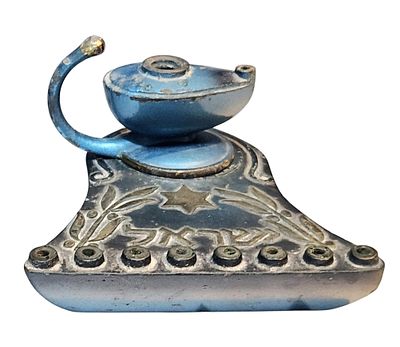 נדירה! חנוכייה פל בל PAL BELL, ישראליאנה, פליז דגם "גמד" בצבע כחול ייחודי (לא מצאנו עוד אחת 