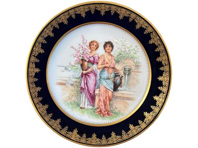 Limoges Porcelain Manufactories. Декоративная тарелка "Дамы с кувшинами у фонтана". Франция 