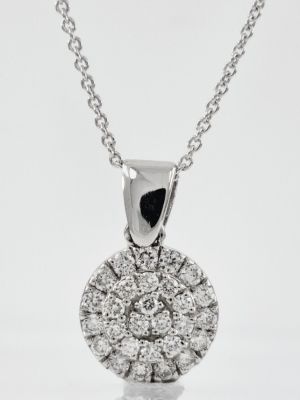 14K white gold necklace set with completely natural diamonds. Classic model circle. Diamond 