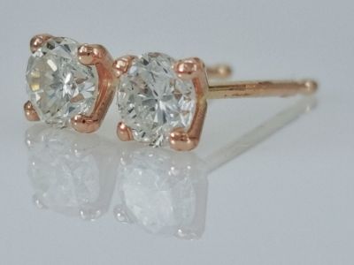 A pair of 14K white gold earrings, a classic martini model set with natural diamonds, with a 
