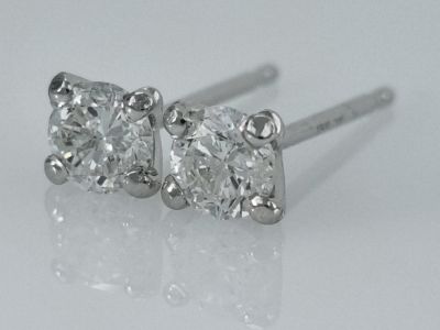 A pair of 14K white gold earrings, a classic martini model set with natural diamonds, with a 