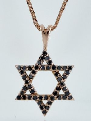 שרשרת תליון מגן דוד רוז גולד משובץ יהלומים שחורים טבעיים לחלוטין במשקל 0.25 קראט אורך השרשרת 45ס"מ