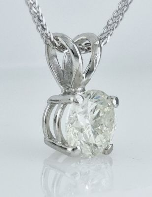 תליון זהב 14K דגם קלאסי משובץ יהלום מרכזי משקל 1.25 קראט בניקיון SI3 צבע G אורך השרשרת 45 ס"מ 