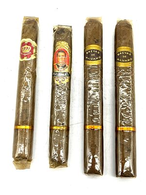 Vintage edition Mixed Cigars: Brevas De Alvaro, Personajes, La Exquisita. Estimated period: 80s