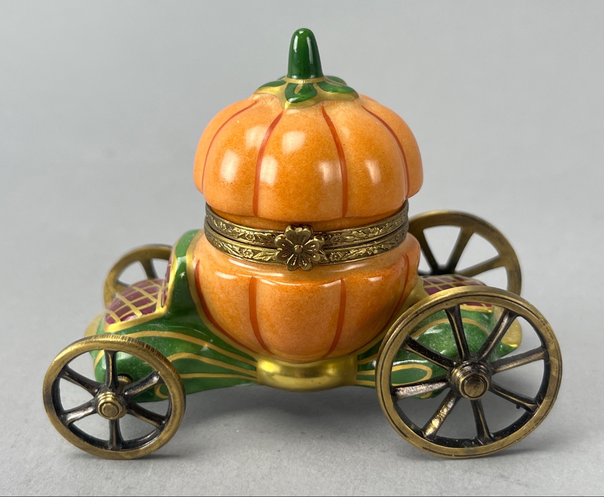 Epic Auctions & Estate Sales | Auction 387 | May Eclectic Auction: Furniture, Collectibles & Decor