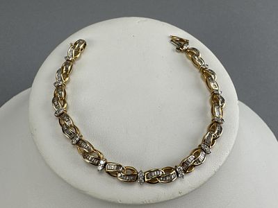 14K YG Est. 2.00 Carat TW Diamond Tennis Bracelet. 7 1/4 inch diamond tennis bracelet. Estimated 