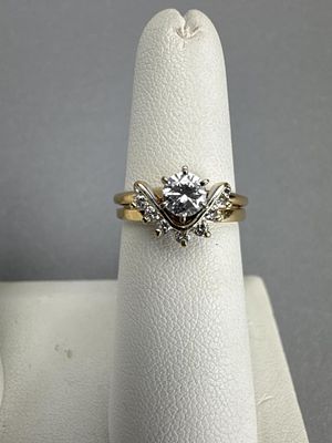 14K Yellow Gold 0.50 Carat TW Diamond Wedding Set. Center diamond is approx. 0.30 carat and 7 