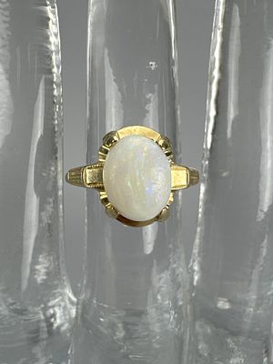 14K Yellow Gold Ladies Opal Ring. Band is marked 14K, size 5 3/4, and weighs approx. 3.0 grams.