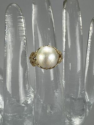 14K Yellow Gold Mabe Pearl Ring. Band is marked Copyright symbol FM 82 14K H M, size 6, and 