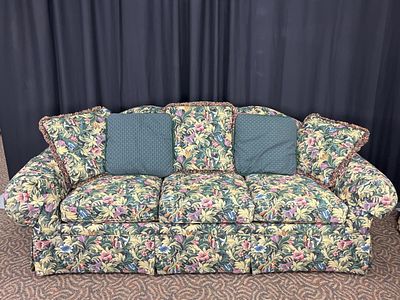 Thomasville Floral Pattern Upholstered Sofa. Thomasville sofa featuring a floral-patterned 