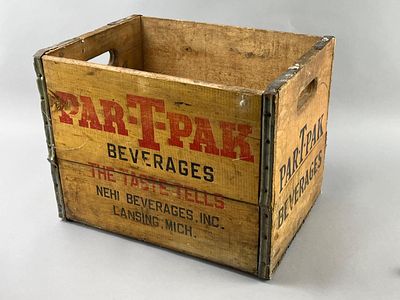 Wooden Par-T-Pak Beverage Crate. Wooden beverage crate with printed lettering advertising 