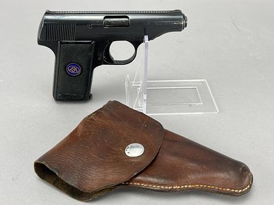 Walther Model 8 .25 ACP Semi-Auto Pistol w/Holster. Walther Model 8 semi-automatic pistol 
