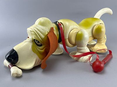 Ideal 1962 Snoopy Sniffer Pull Toy, 24-Inch. Ideal Toy Corp. Snoopy Sniffer pull-along toy 