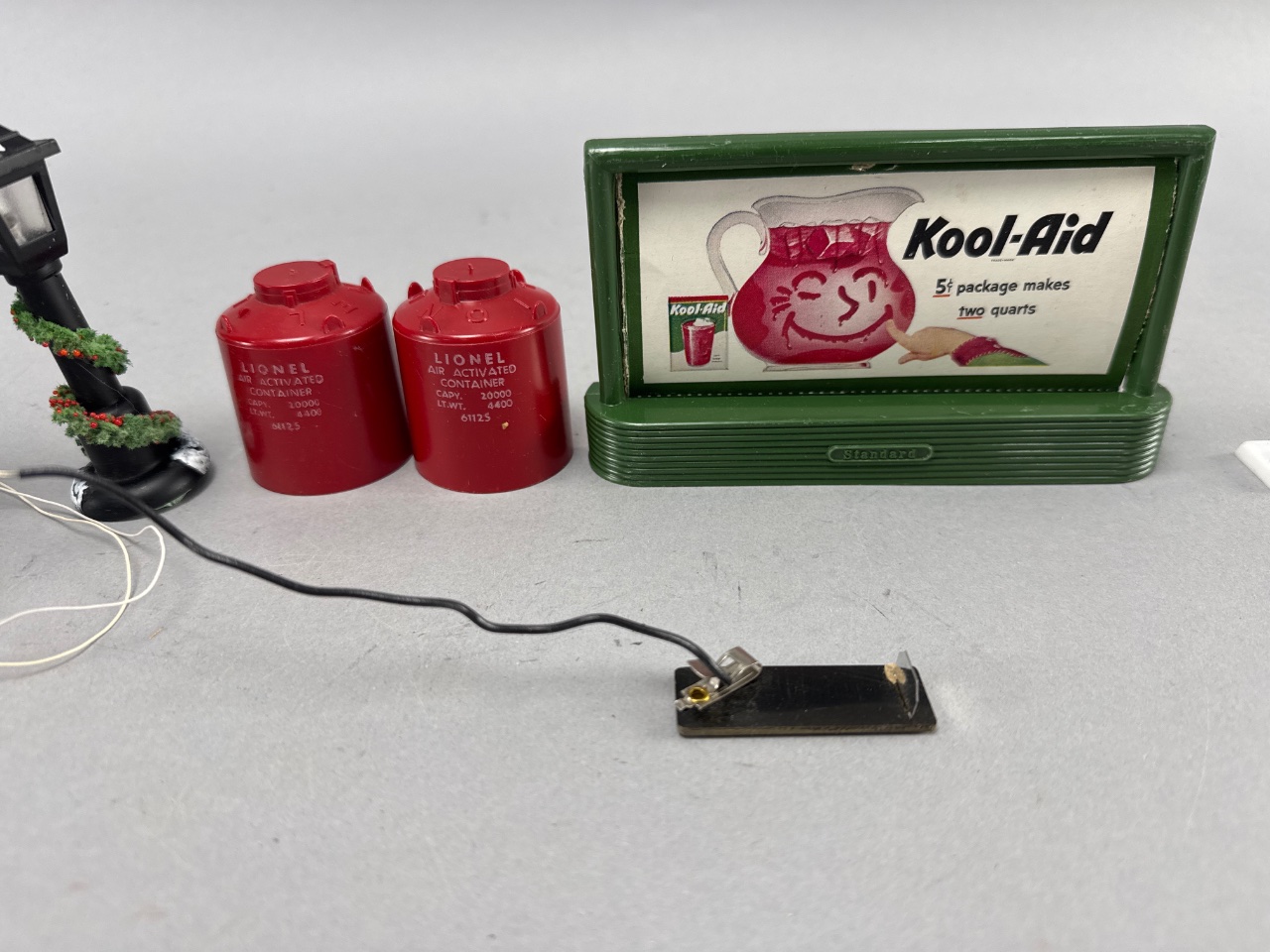 Lot 451 – Lionel Train Accessories, Lamp Posts, Kool-Aid Billboard ...