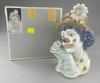 Lladro 5542 ‘Dreaming Clown’ Figurine. Lladro porcelain figure, model 5542, titled 'Payaso 