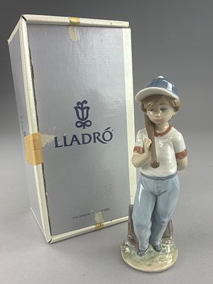 Lladro 7610 'Ready to Play' Baseball Figurine. Lladro porcelain figurine titled 'Dispuesto a 