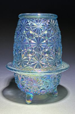 L.E. Smith Iridescent Blue Daisy Button Fairy Lamp. L.E. Smith iridescent blue pressed glass 
