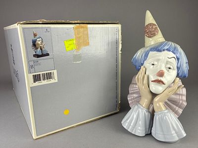 Lladr&oacute; 5129 ‘Thinking Clown' Figurine w/ Box. Lladr&oacute; porcelain figurine titled 'Thinking Clown' 