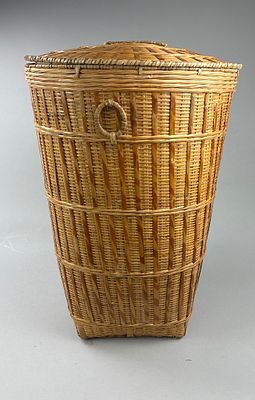 Large Woven Wicker Basket with Lid 27”. Large woven wicker basket with a removable lid 