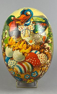 Western Germany Papier-M&acirc;ch&eacute; 
Easter Egg 13”. Vintage papier-m&acirc;ch&eacute; Easter egg container, 13 