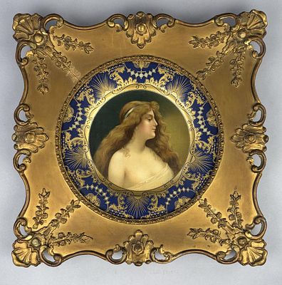 Anheuser-Busch Beer Vienna Art Plates Tray 1905. Art Nouveau lithographed tin 10" round 