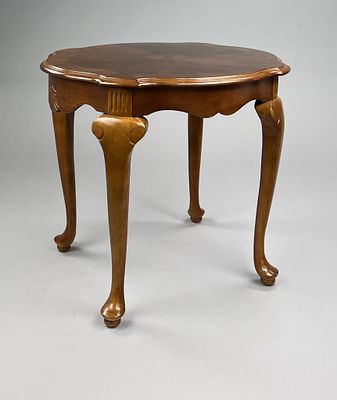 Queen Anne End Table with Marquetry Inlay. Queen Anne style end table, with an inlaid central 