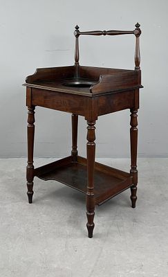 Early 19th Century American Federal Wash Stand. Antique American Federal Period wash stand, also 