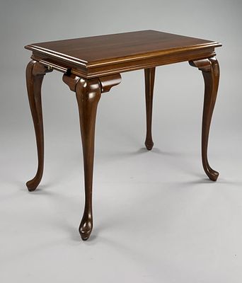 Broyhill Queen Anne Style Cherry Tea Table. Broyhill Furniture (Lenoir, North Carolina), Queen 