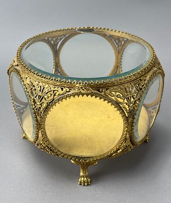 Stylebuilt 24K Gold Plated Glass Box with Filigree Design. Stylebuilt 24K gold plated glass box 
