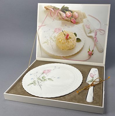 Mikasa April Rose Cake Set with Plate and Server, 15.5 inches long. Mikasa Bone China April Rose 